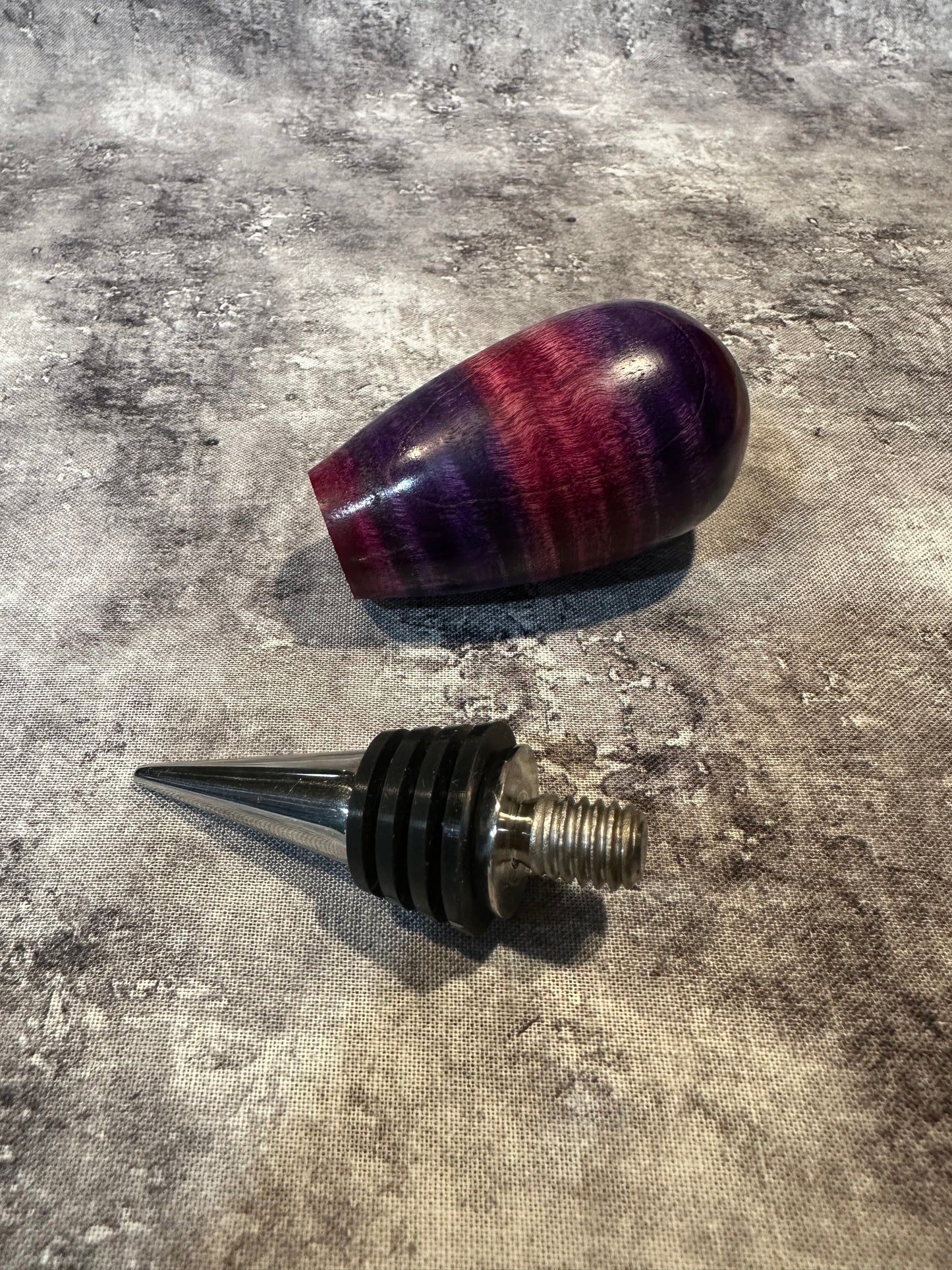 Figured Maple Purple-Pink Bottle Stopper