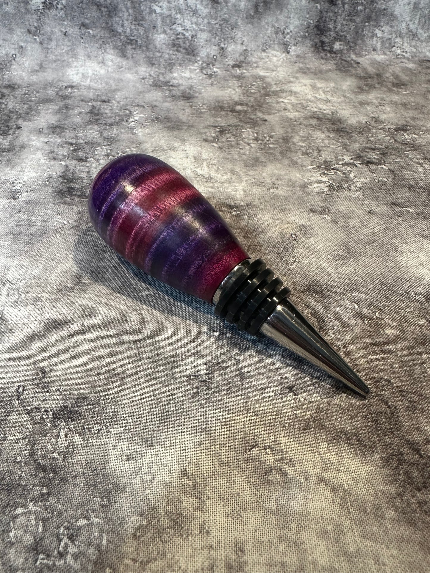 Figured Maple Purple-Pink Bottle Stopper