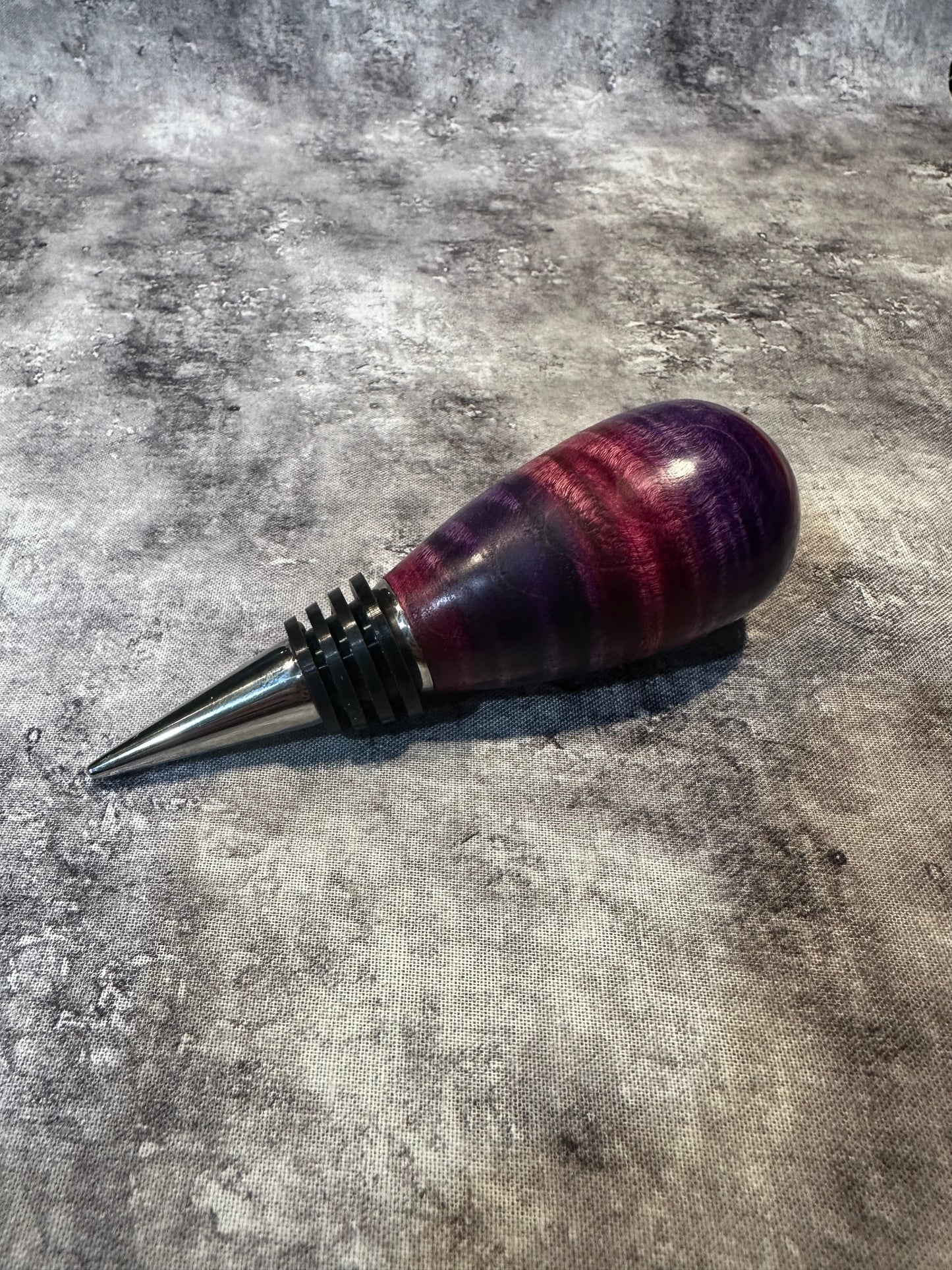 Figured Maple Purple-Pink Bottle Stopper